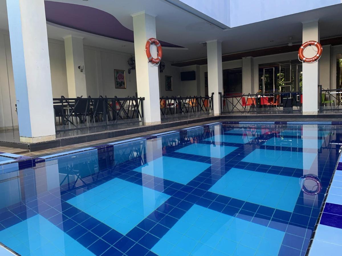 Pacific Hotel Амбон Екстер'єр фото